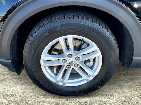 Used 2023 Ford Explorer XLT image 32