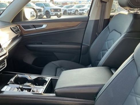 Used 2025 Volkswagen Atlas SE image 13