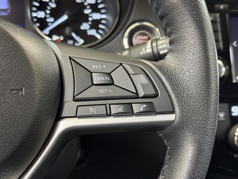 Used 2020 Nissan Rogue SV image 35