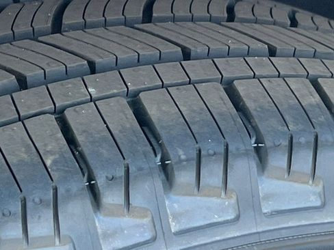 Used 2024 Ford Explorer XLT w/ Equipment Group 202A AWD/4WD image 8