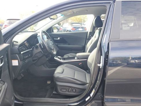 Used 2022 Kia Niro EX image 18