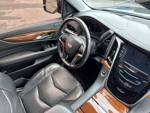 Used 2020 Cadillac Escalade Premium Luxury image 35