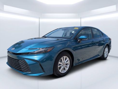 Used 2025 Toyota Camry LE FWD image 7