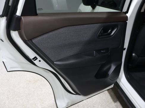 Used 2023 Nissan Rogue S image 18