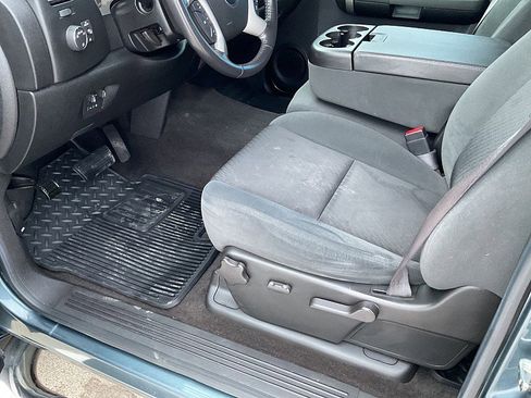 Used 2009 Chevrolet Silverado 2500 LT w/ Exterior Plus Package image 16