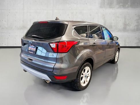 Used 2019 Ford Escape SE image 5