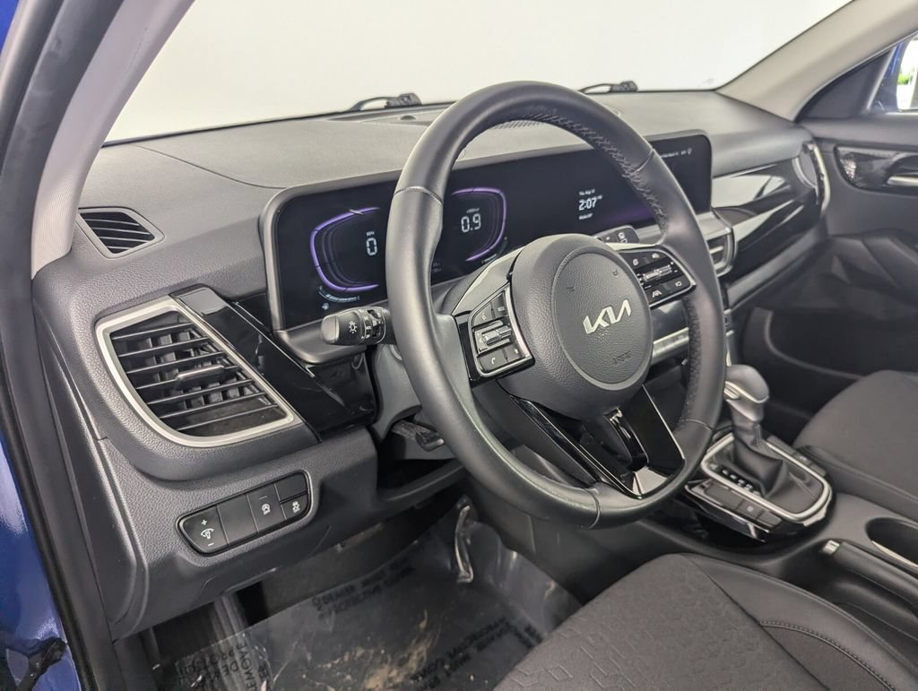 Used 2025 Kia Seltos S FWD image 10