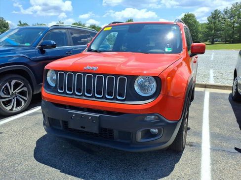 Used 2017 Jeep Renegade Latitude w/ Cold Weather Group AWD/4WD image 3