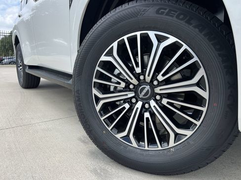 New 2026 Nissan Armada SL w/ Captain's Chari Seat Package AWD/4WD image 6