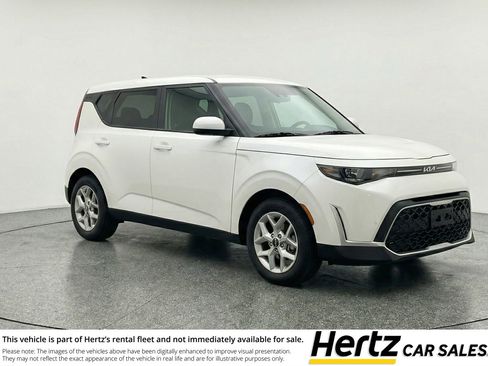 Used 2025 Kia Soul LX w/ LX Technology Package FWD image 1