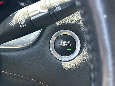 Used 2020 Chevrolet Traverse LT FWD image 15