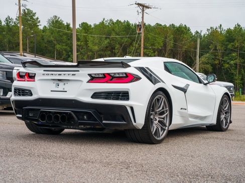Used 2024 Chevrolet Corvette Z06 RWD image 16