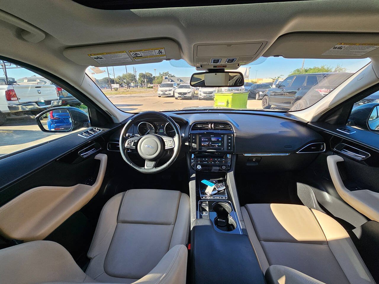 Used 2017 Jaguar F-PACE Premium AWD/4WD image 12