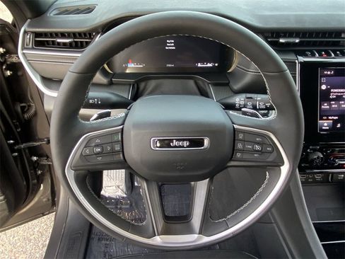 Used 2024 Jeep Grand Cherokee L Altitude image 11