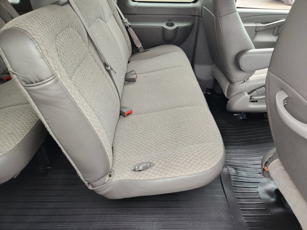 Used 2025 Chevrolet Express 3500 LS RWD image 27