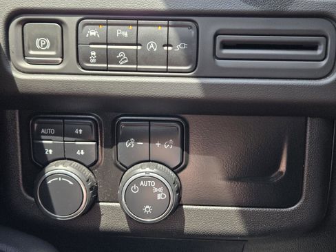 Used 2021 Chevrolet Suburban Premier AWD/4WD image 22