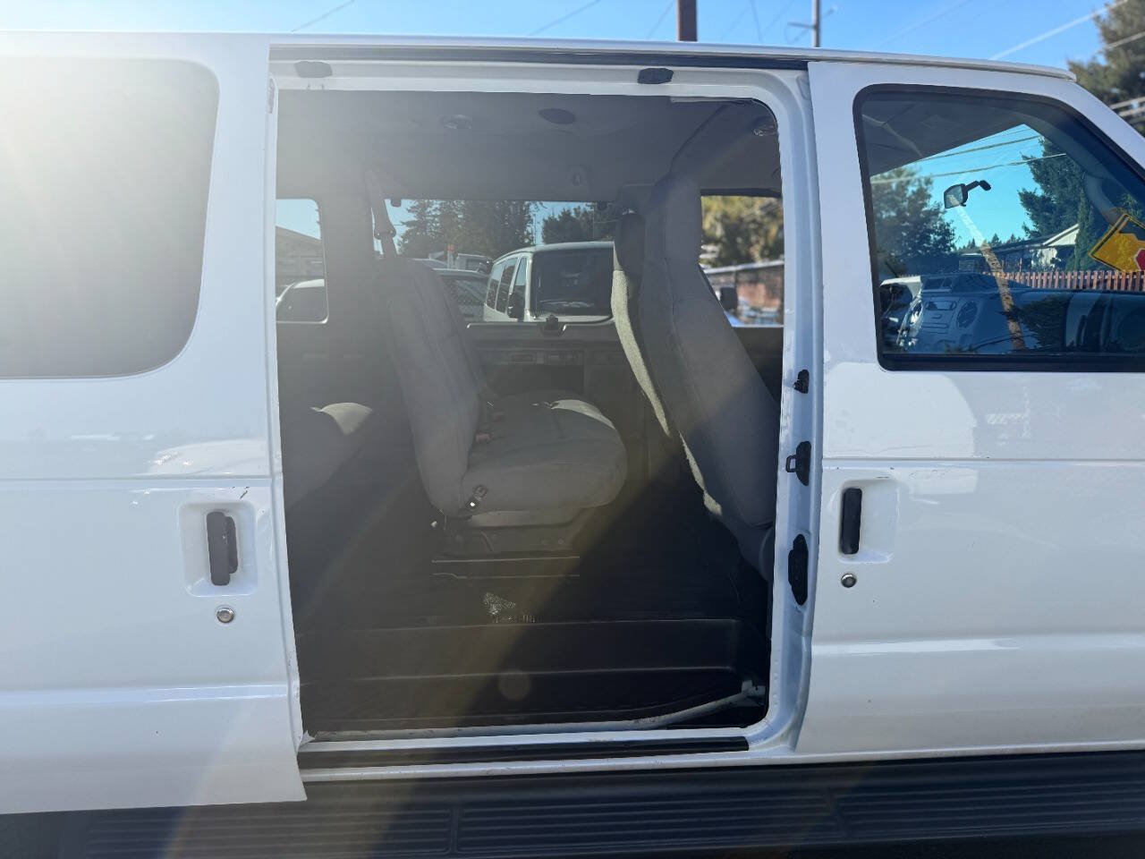 Used 2009 Ford E-350 and Econoline 350 XL RWD image 12