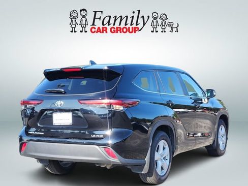 Certified 2025 Toyota Highlander LE AWD/4WD image 4