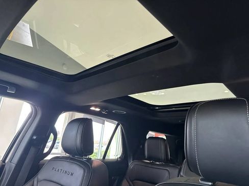 Used 2018 Ford Explorer Platinum AWD/4WD image 30