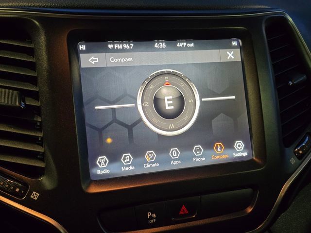 Used 2019 Jeep Cherokee Trailhawk AWD/4WD image 27