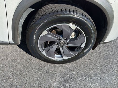 Used 2024 Nissan Rogue SV FWD image 39