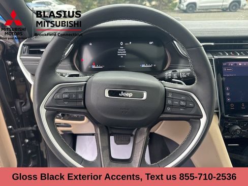 Used 2023 Jeep Grand Cherokee L Limited w/ Black Appearance Package image 23