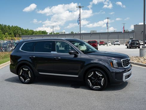 Used 2025 Kia Telluride S FWD image 12