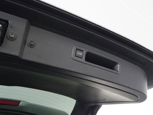 Used 2022 Toyota Highlander XLE image 21