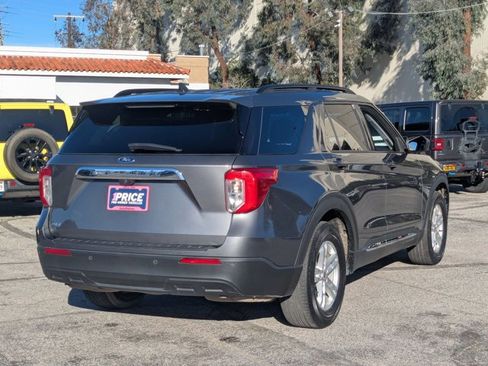 Used 2022 Ford Explorer XLT image 5