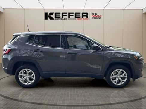 Used 2024 Jeep Compass Sport image 6