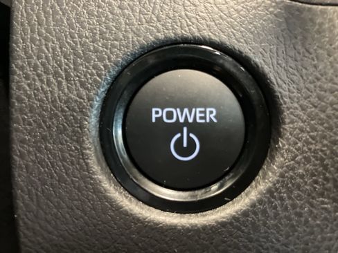 Used 2025 Toyota Camry SE image 17