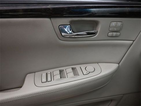 Used 2008 Cadillac DTS w/ Sun And Sound Package image 27