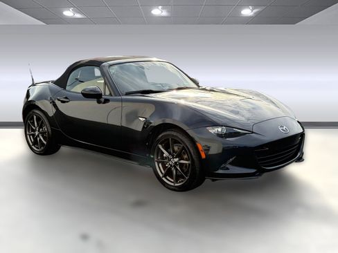 Used 2021 MAZDA MX-5 Miata Sport image 7