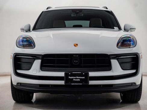 Certified 2025 Porsche Macan image 6