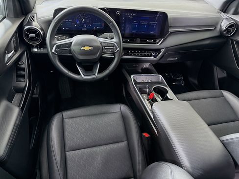 Used 2025 Chevrolet Equinox LT w/ Convenience Package II image 17