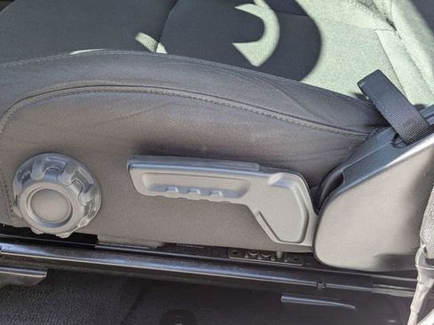 Used 2022 Jeep Wrangler Unlimited Sport image 19