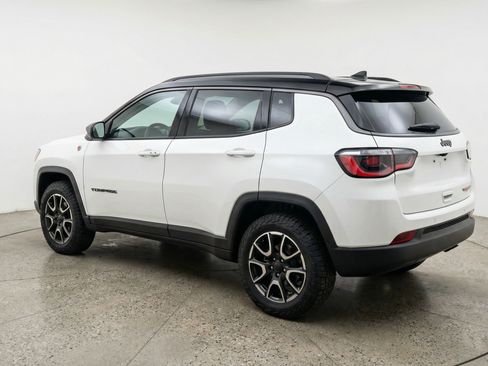 Used 2025 Jeep Compass Trailhawk image 6