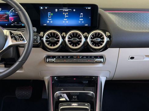 Certified 2025 Mercedes-Benz GLA 250 image 4