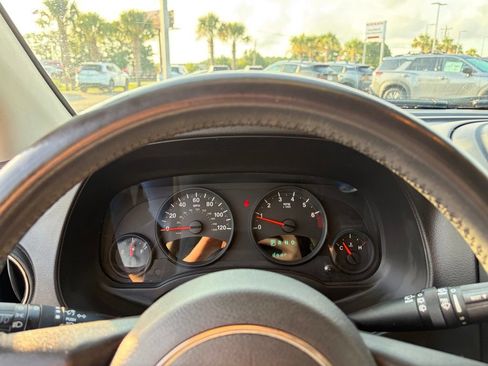 Used 2013 Jeep Compass Latitude FWD image 17