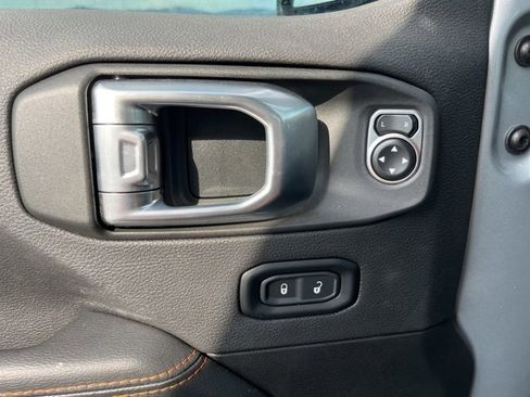 Used 2023 Jeep Gladiator Mojave w/ Cold Weather Group image 15