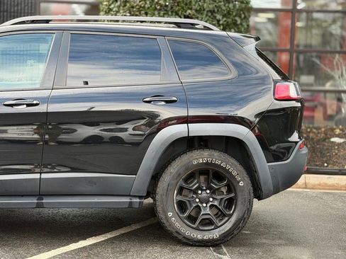 Used 2019 Jeep Cherokee Trailhawk image 11