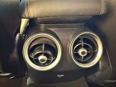 Used 2017 Alfa Romeo Giulia image 22