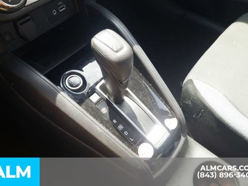 Used 2024 Nissan Versa SV FWD image 9