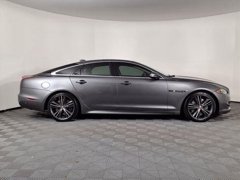 Used 2019 Jaguar XJ Supercharged image 33