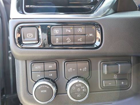 New 2026 GMC Yukon Elevation AWD/4WD image 13
