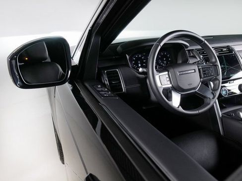 Certified 2025 Land Rover Discovery Dynamic SE AWD/4WD image 25