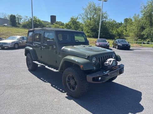 Used 2016 Jeep Wrangler Unlimited Sahara AWD/4WD image 2
