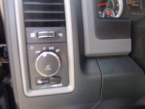 Used 2018 RAM 1500 Express image 32