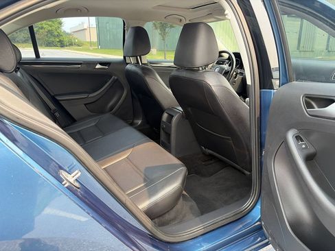 Used 2017 Volkswagen Jetta SEL FWD image 13
