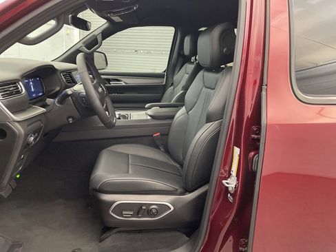 New 2025 Jeep Wagoneer L Series II image 18